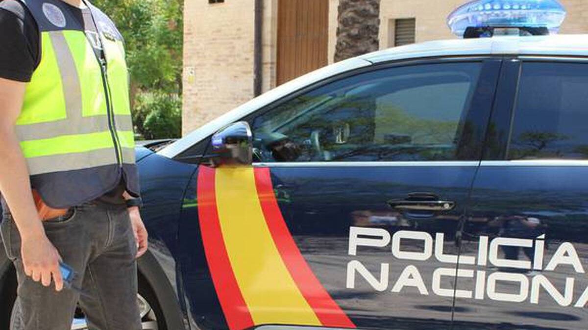 La Policía Nacional de Elda-Petrer pudo interceptar al ladrón que se encontraba dentro del domicilio