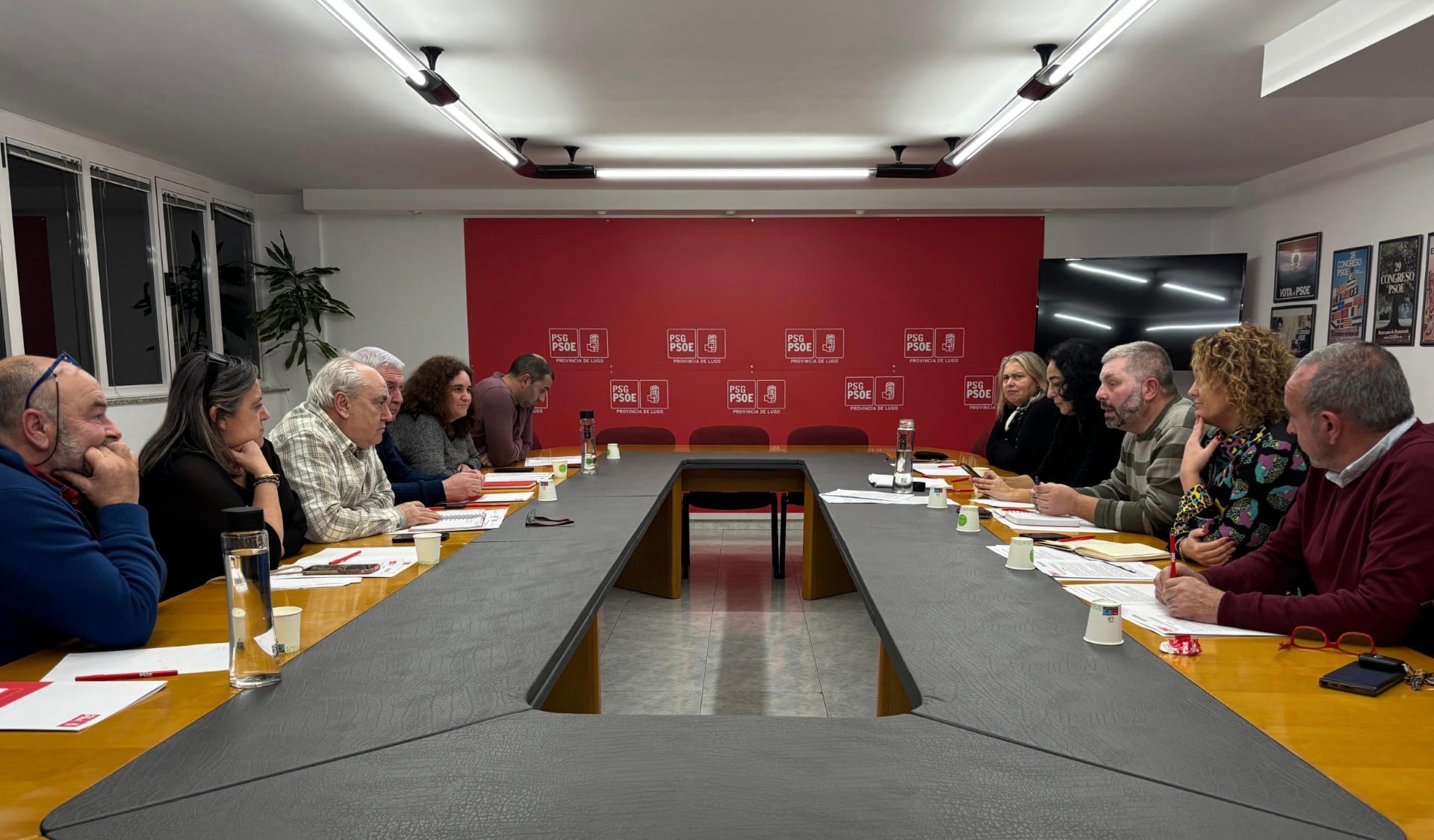 Primera reunión de la Gestora que se hace cargo del PSdG en la provincia tras la dimisión de José Tomé.