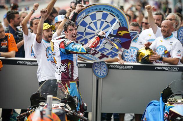 Álex Márquez, durante la celebración