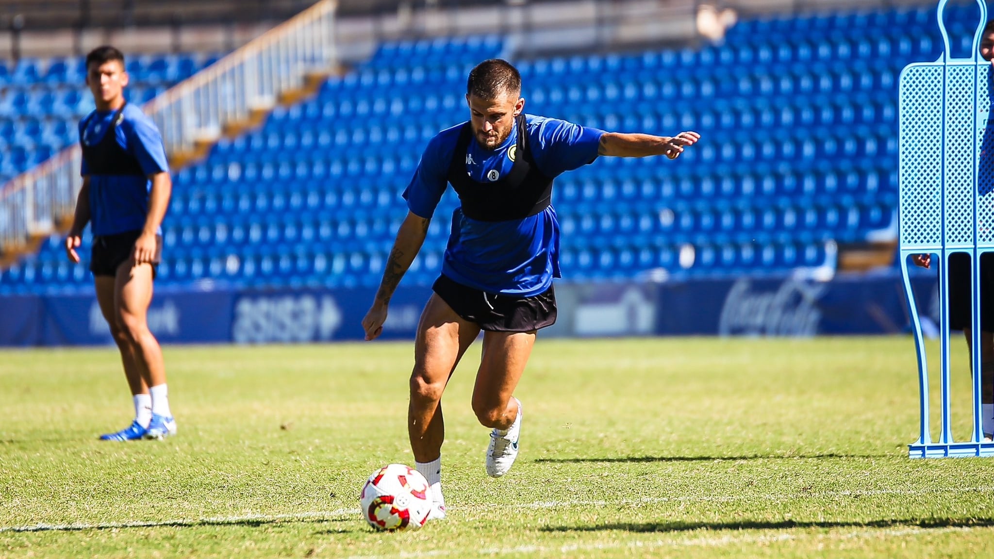 José Artiles, jugador del Hércules, entrenándose en el Rico Pérez