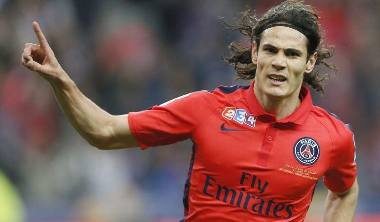 . Paris (France), 11/04/2015.- Paris Saint Germain player Edinson Cavani celebrates scoring a goal during the Coupe de la Ligue final match between Paris Saint Germain (PSG) and SC Bastia, at the Stade de France outside Paris, France, 11 April 2015. PSG won 4-0. (Francia) EFE/EPA/IAN LANGSDON