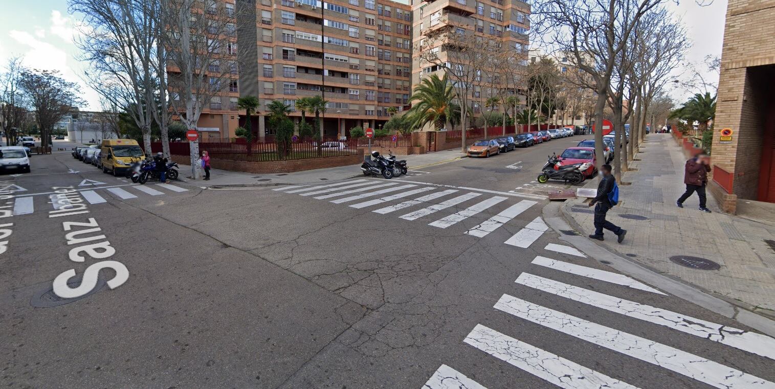 Cruce de la calle Julián Sanz Ibáñez con Miguel Labordeta, en el barrio de las Delicias (Zaragoza)