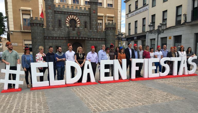La corporación entera se suma a la promoción de Elda y de sus fiestas