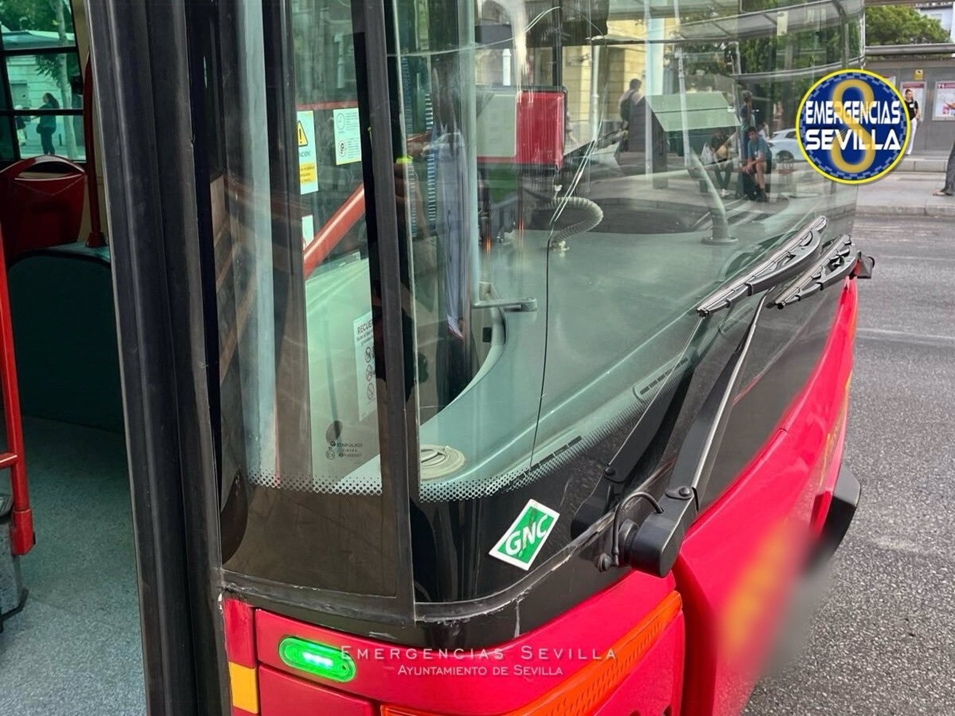 Imagen del autobús involucrado en el accidente - EMERGENCIAS SEVILLA