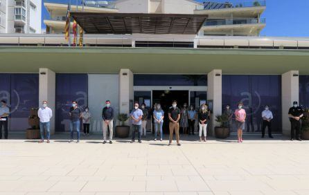 Minuto de silencio en el Ayuntamiento de Sant Antoni