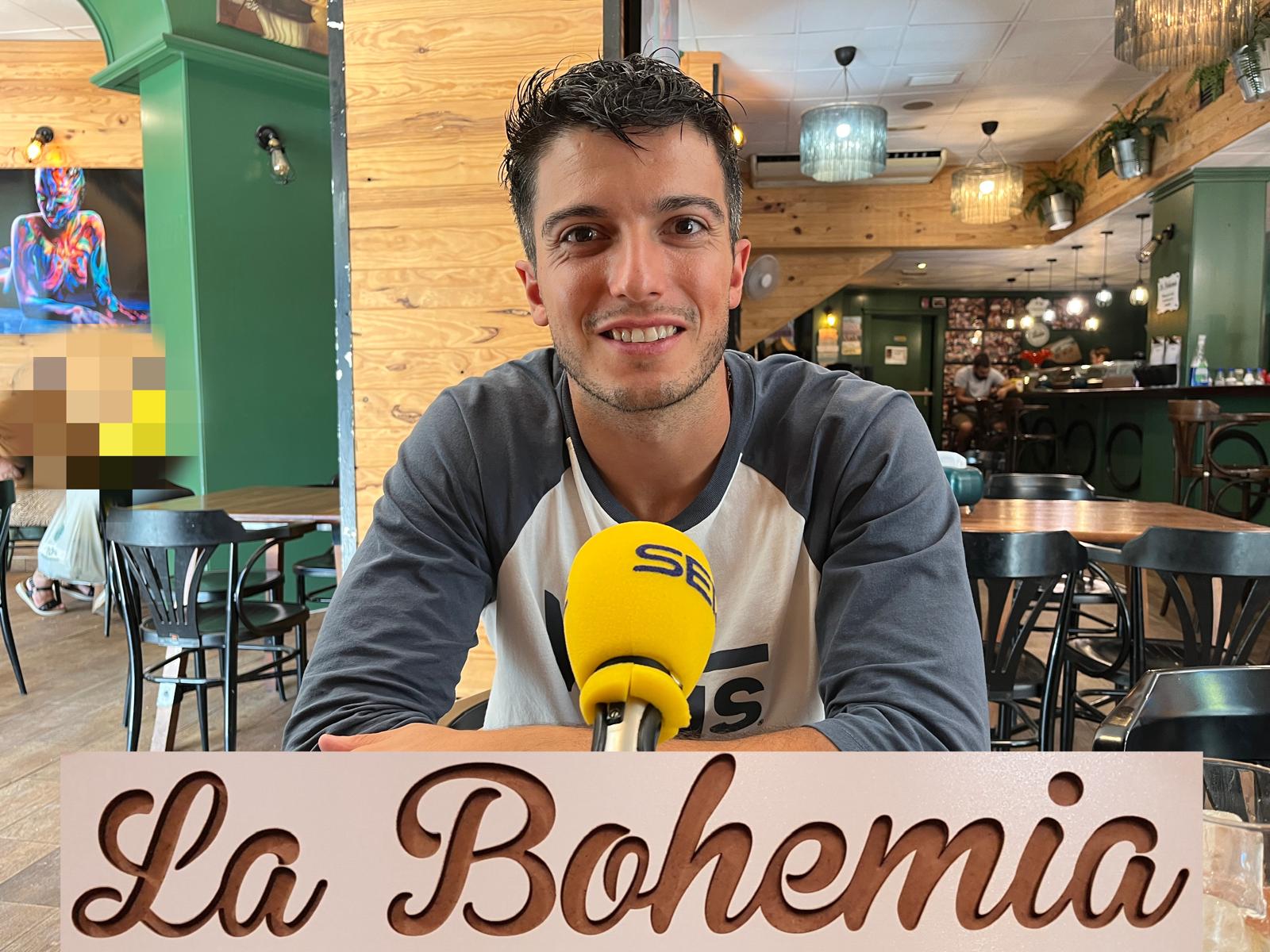 Jagoba Zárraga, portero del Alcoyano en la cervecería La Bohemia