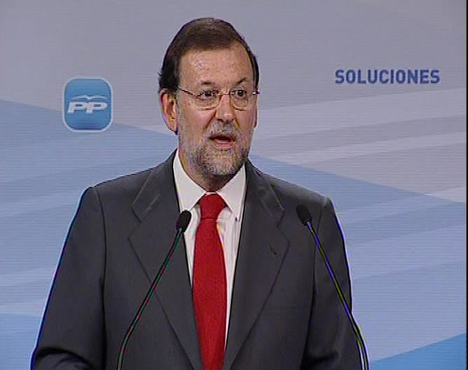 Por su parte María Dolores de Cospedal,ha calificado hoy de &quot;grosero&quot; que el Gobierno celebre los 100primeros días de legislatura en un momento de &quot;crisis económica&quot;