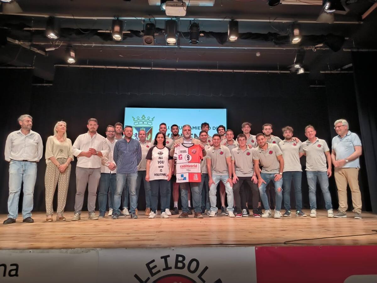 El alcalde de Villena se compromete a poner los medios disponibles al equipo Cableworld Voleibol Villena-Petrer que competirá en la Superliga