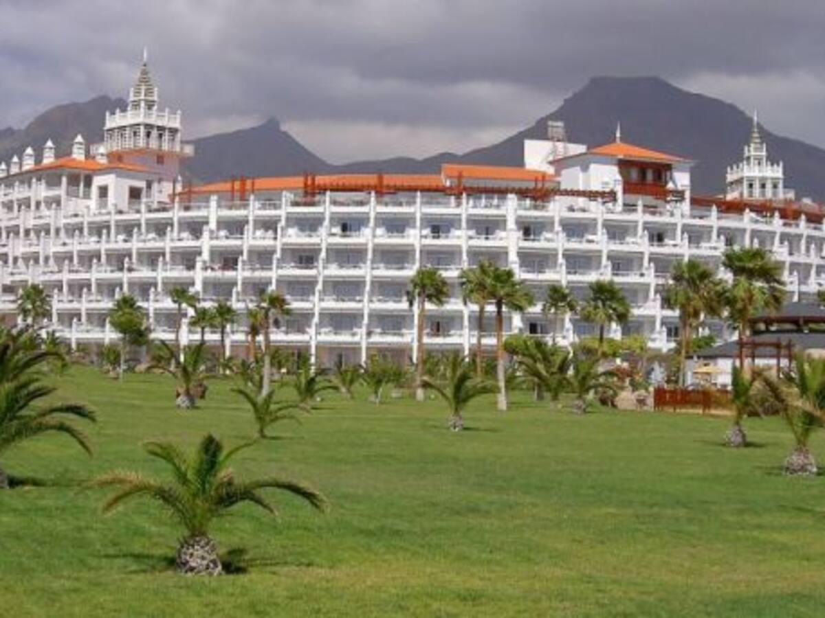 Turismo y construcción: la solución para crear empleo en Canarias