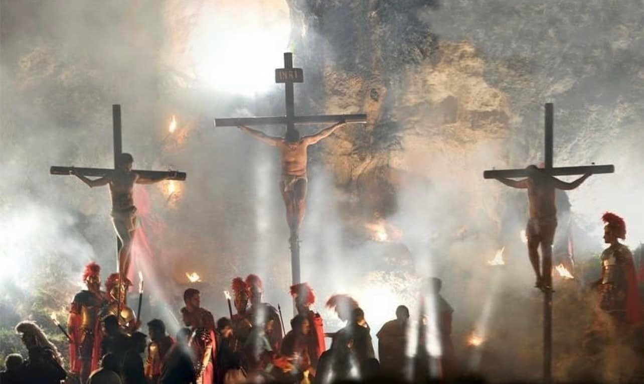 Momento de la crucifixión en Los Pasos de Fuensanta.