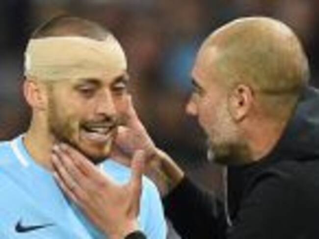 Guardiola da indicaciones a Silva