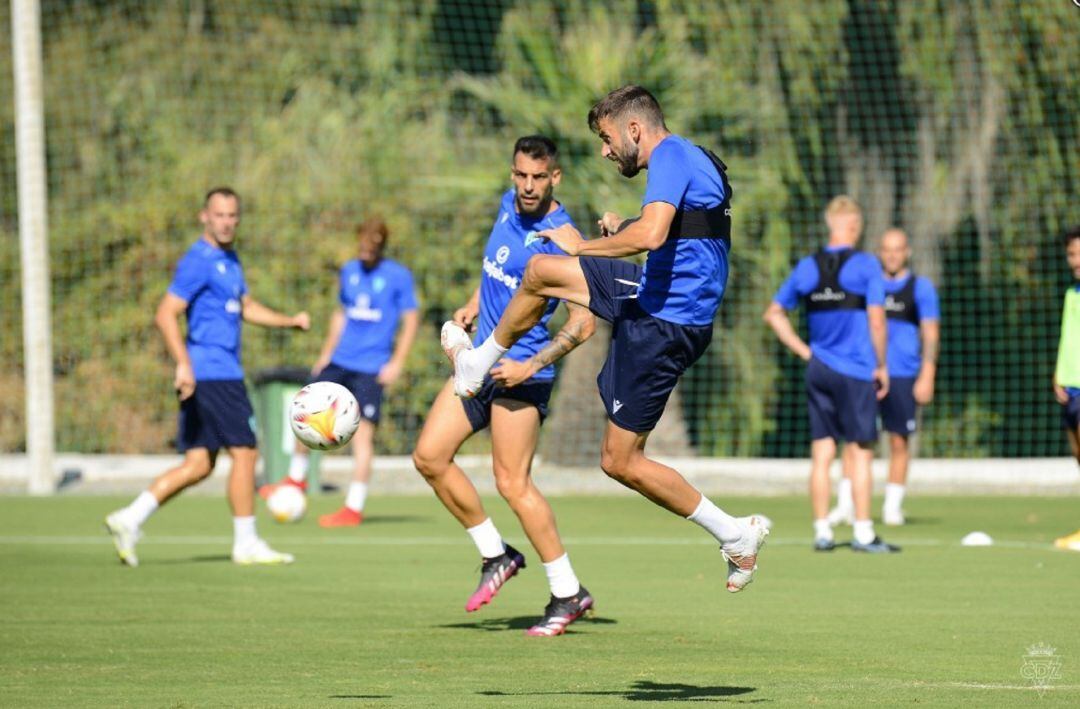 Jose Mari en un entrenamiento junto con Negredo