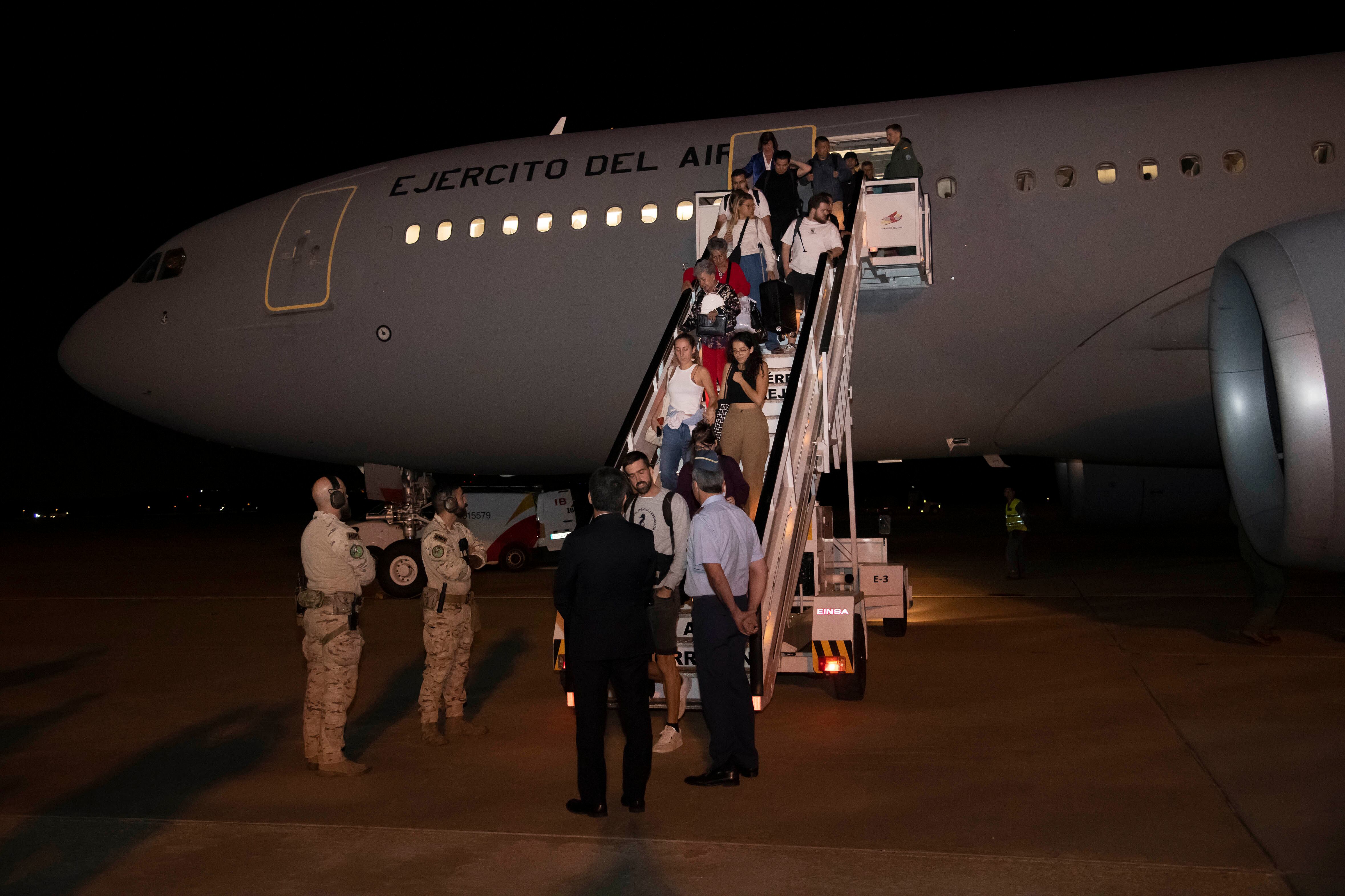 Un avió militar del ministeri de Defensa espanyol que ha traslladat la passada nit des de Tel Aviv 200 espanyols i ciutadans de la UE.
