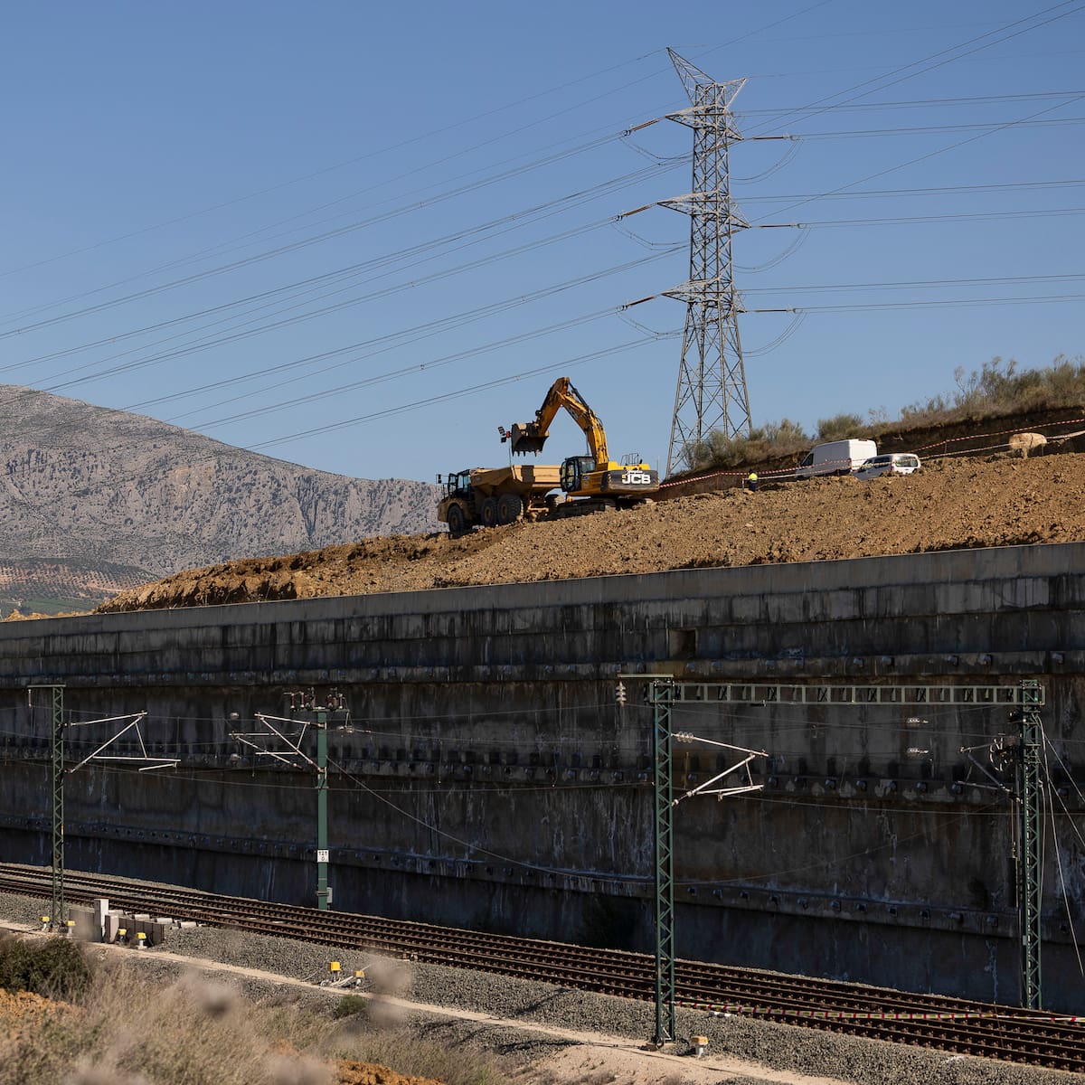 El retraso en la apertura del AVE Málaga-Madrid ahonda en la disputa política