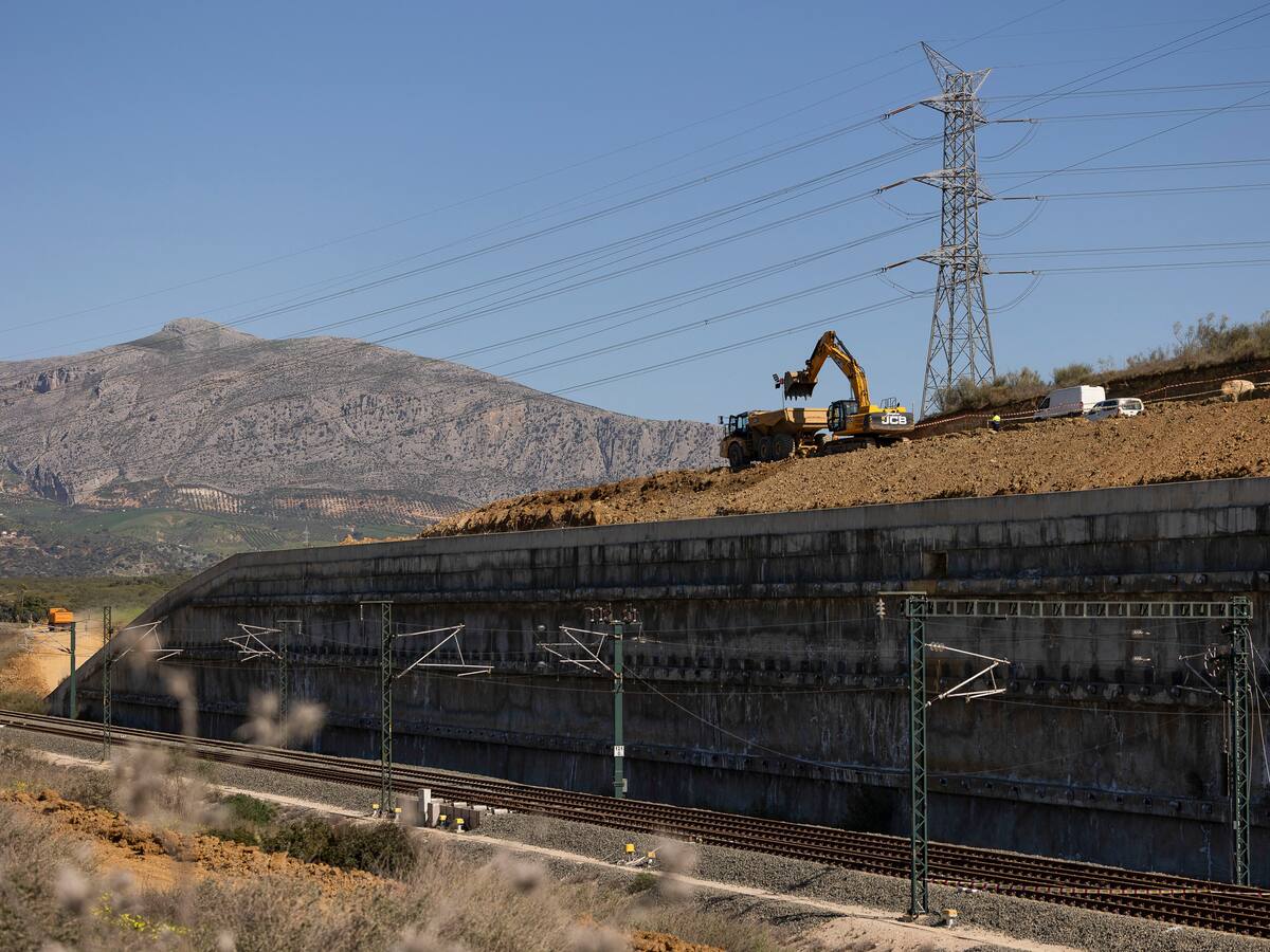 El PP propone usar trenes de Cercanías para evitar autobuses en el AVE Málaga-Madrid durante las obras en Álora