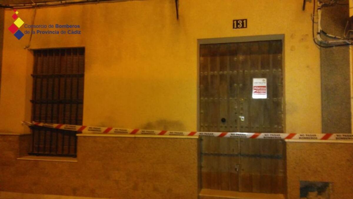 Incendio en una casa abandonada en Sanlúcar