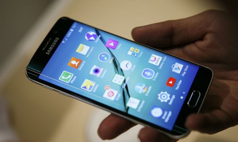 El Samsung Galaxy S6 tiene pantalla curva por los bordes izquierdo y derecho