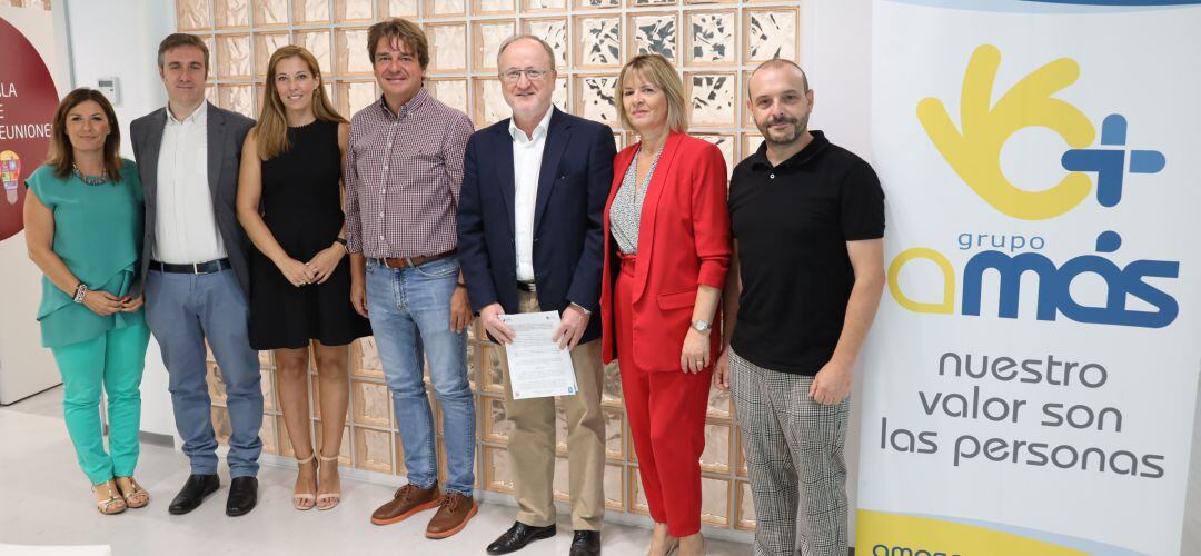 El alcalde de Fuenlabrada, Javier Ayala, ha firmado convenios con varias empresas que participarán en el MILMA.