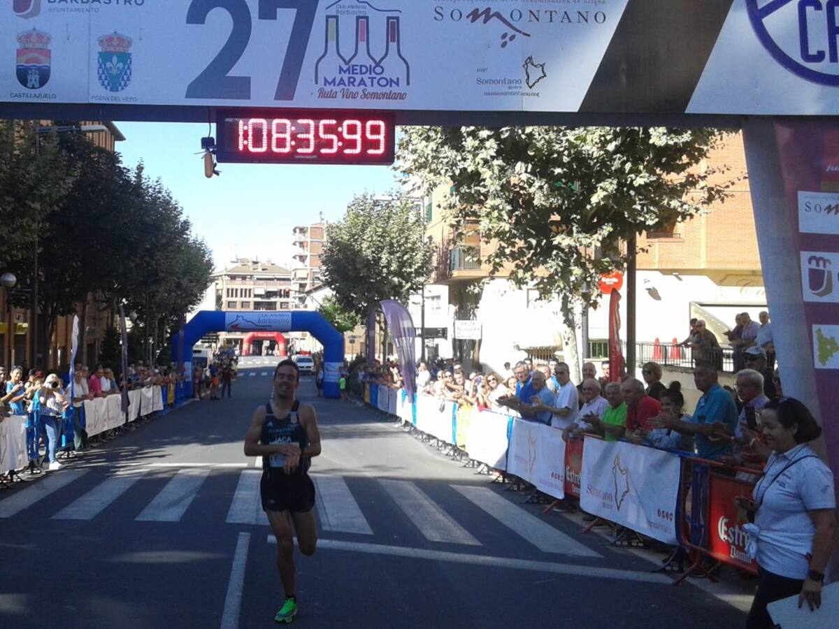 Alberto Puyuelo y María José Pueyo ganan el Medio Maratón de Barbastro