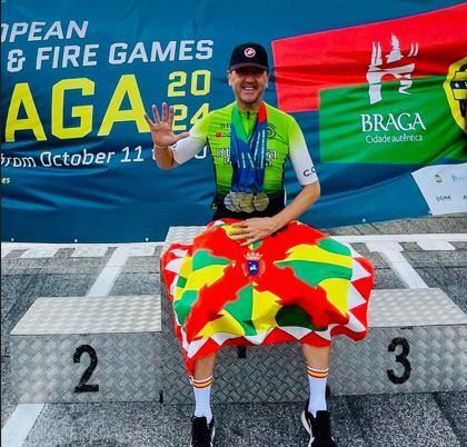 Míchel Pascual con las medallas conseguidas en Braga