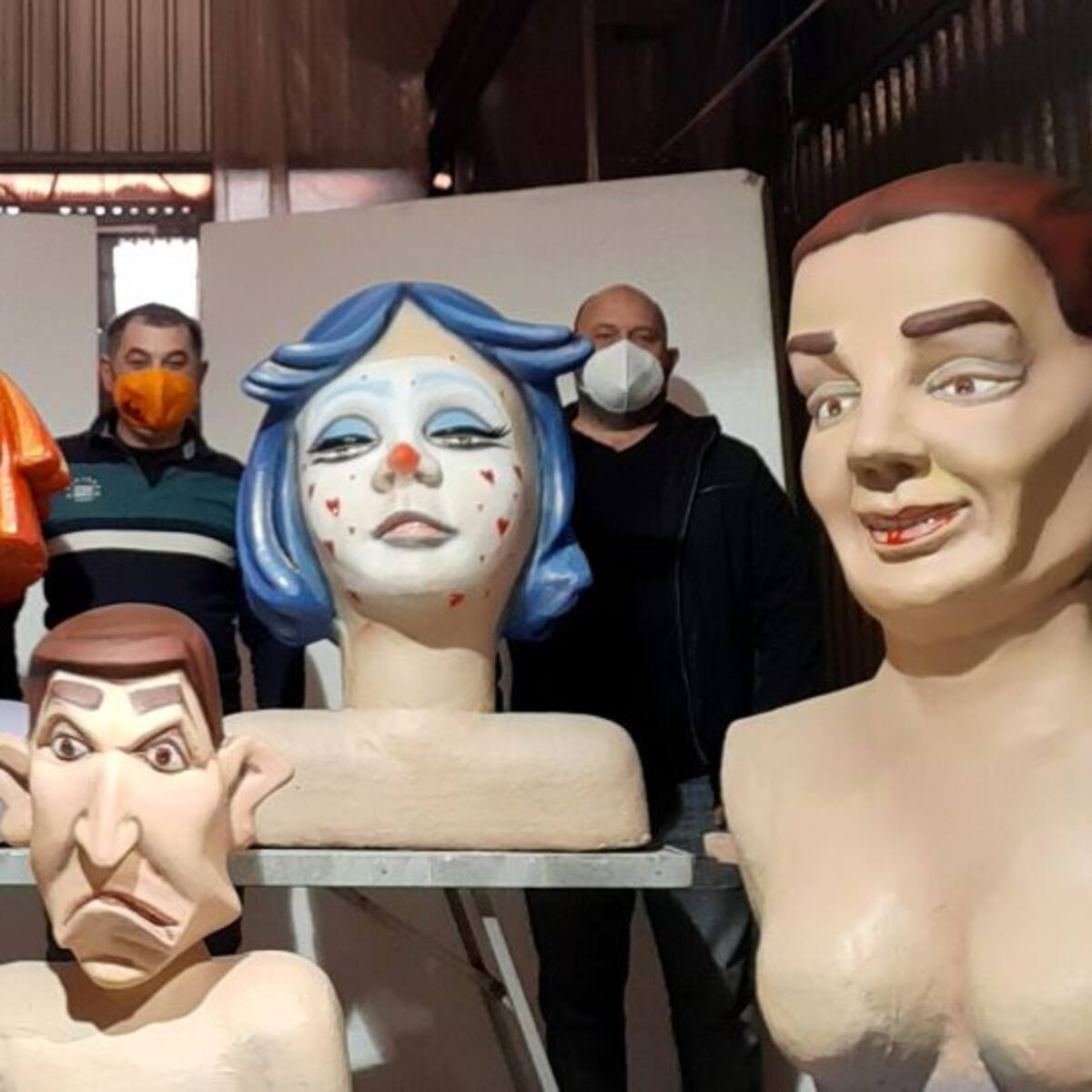 El Ayuntamiento de Borriana restaura dos gegants y tres gegantons para mantener el patrimonio folclórico