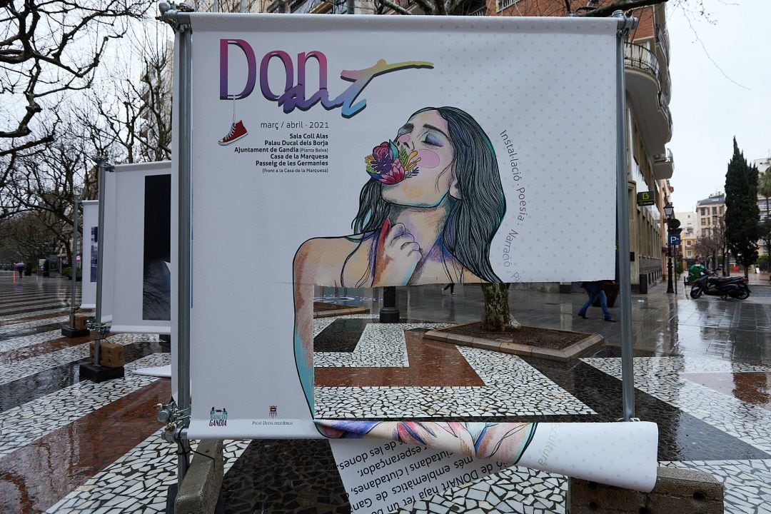 Destrozos en la exposición Donart en el passeig 