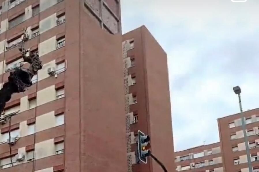 Fachada edificio en La Fama