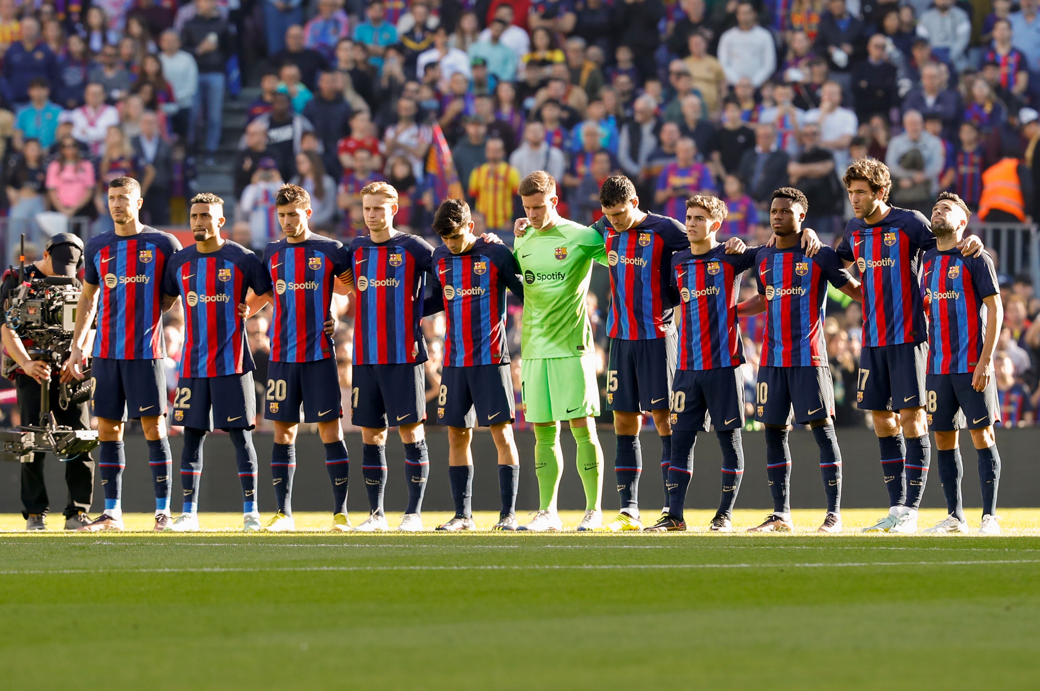 Los jugadores el FC Barcelona antes de un partido de Liga.