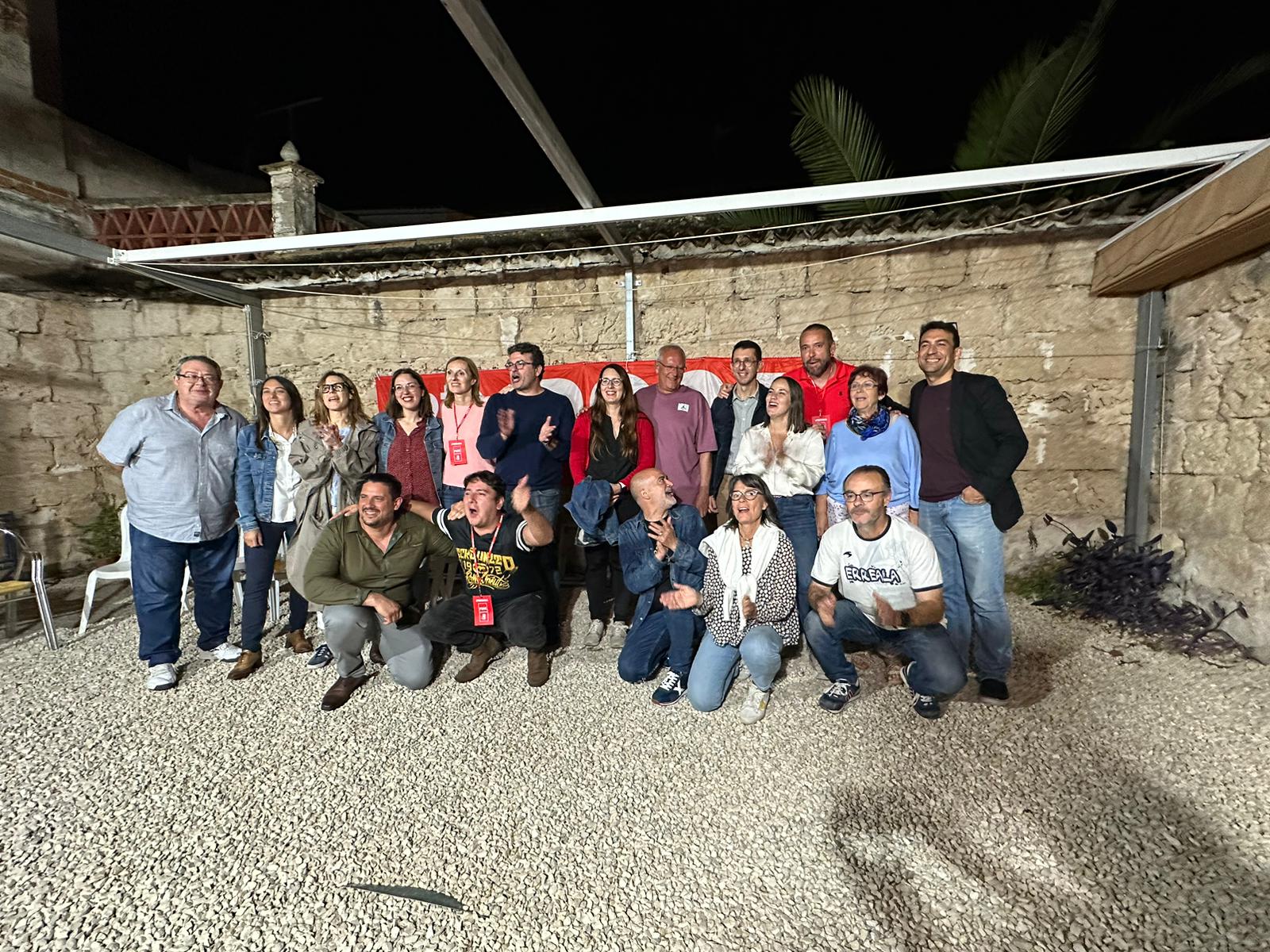 Foto de familia del PSPV-PSOE, tras conocerse los resultados electorales.