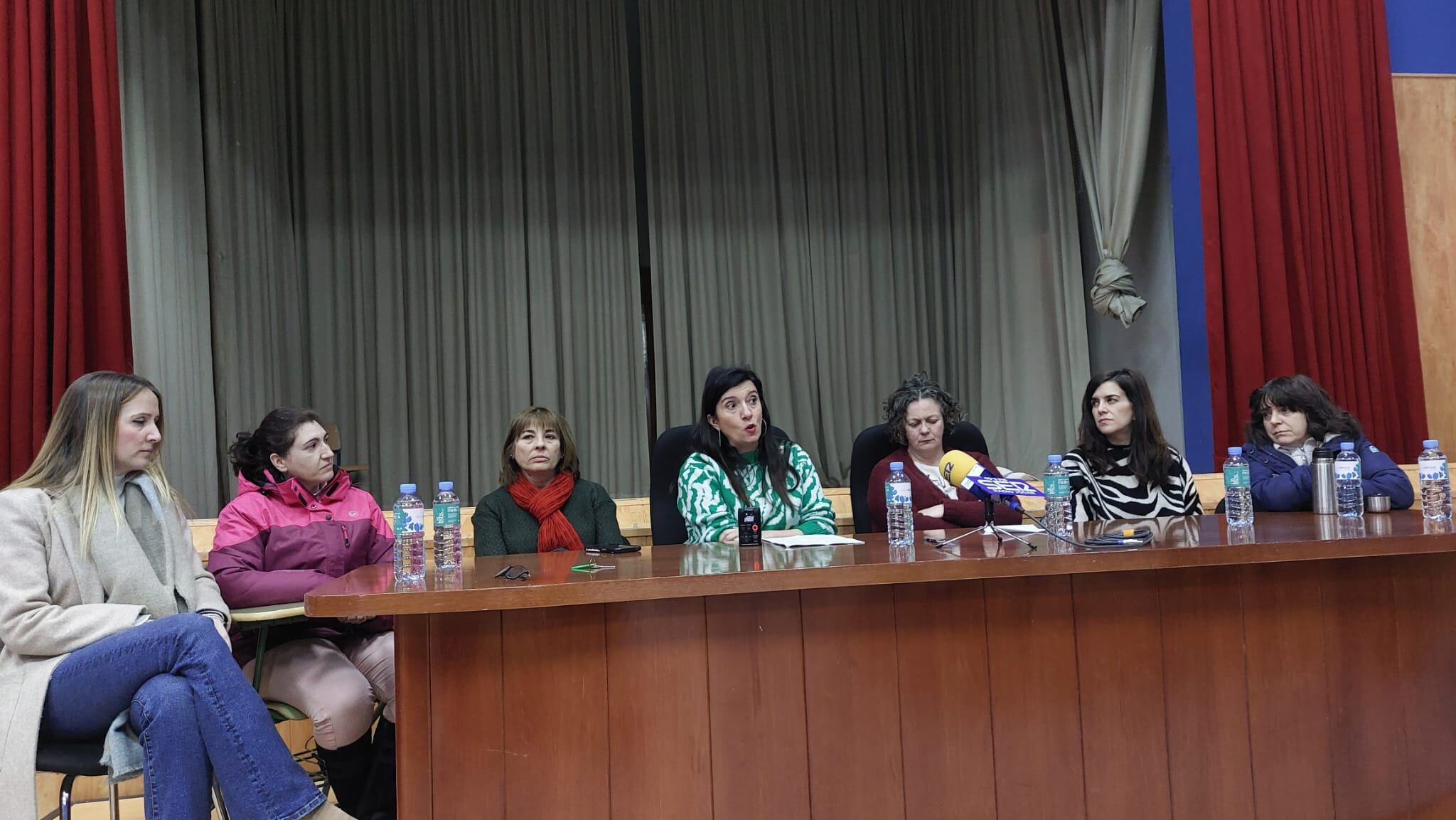 Momento de la Mesa Redonda en el IES Juan López Morillas