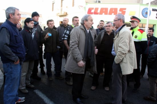 Els veïns de Bàscara han tallat durant cinc hores i mitja la Nacional 2