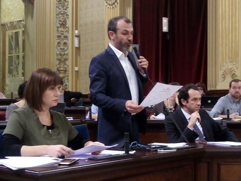 El vicepresident del Govern, Biel Barceló, defiende las cuentas del Ejecutivo.