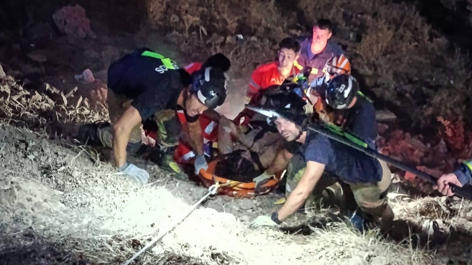 Evacuación por los bomberos de la persona atrapada