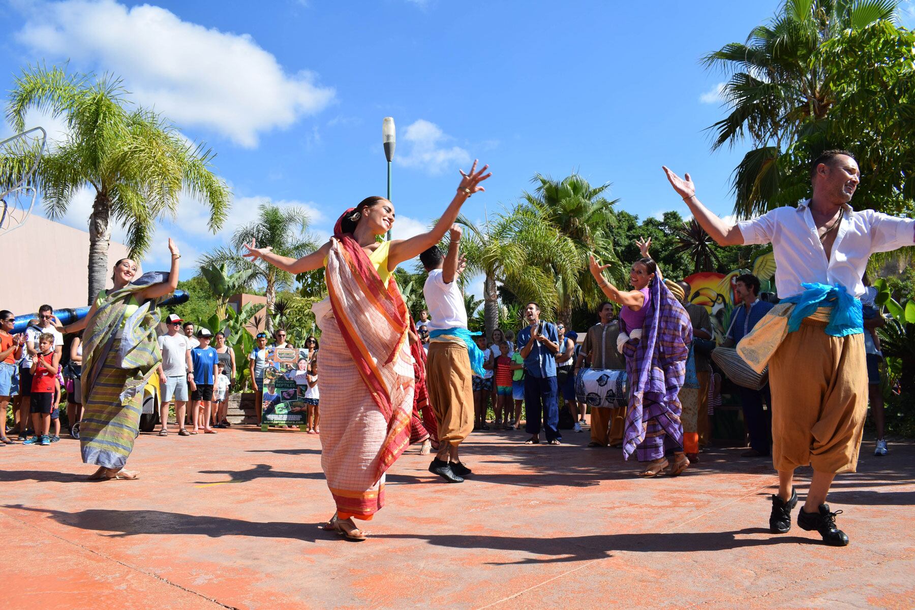 No faltarán las danzas de Bollywood entre las numerosas actividades previstas para el Festival Holi