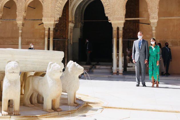 Los Reyes, en el Patio de Los Leones de la Alhambra (Granada)