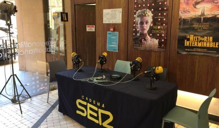 Imagen del hall de la Filmoteca Regional donde Radio Murcia ha realizado diferentes programas en directo.