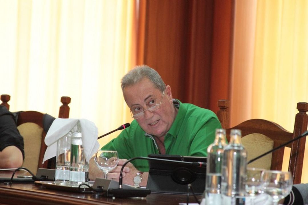 Juan Manuel Sosa en el salón de plenos del Cabildo de Lanzarote.