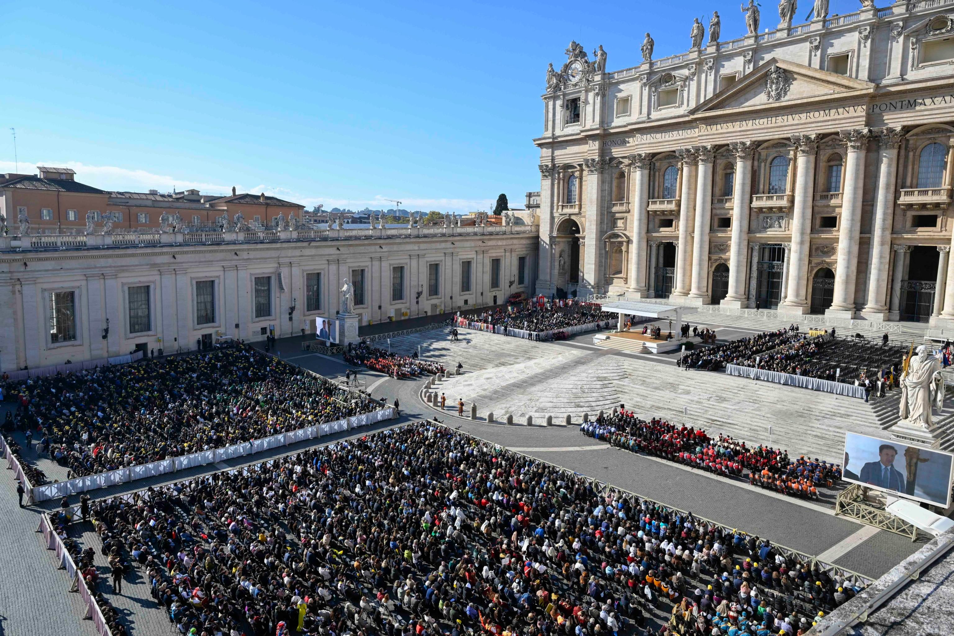 Vista de la plaza de San Pedro en El Vaticano