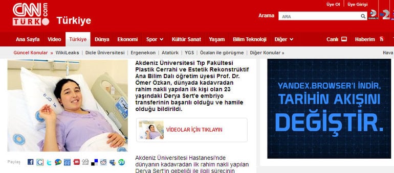 Captura de pantalla de CNN Türk con la noticia de la primera mujer embarazada tras un trasplante de utero