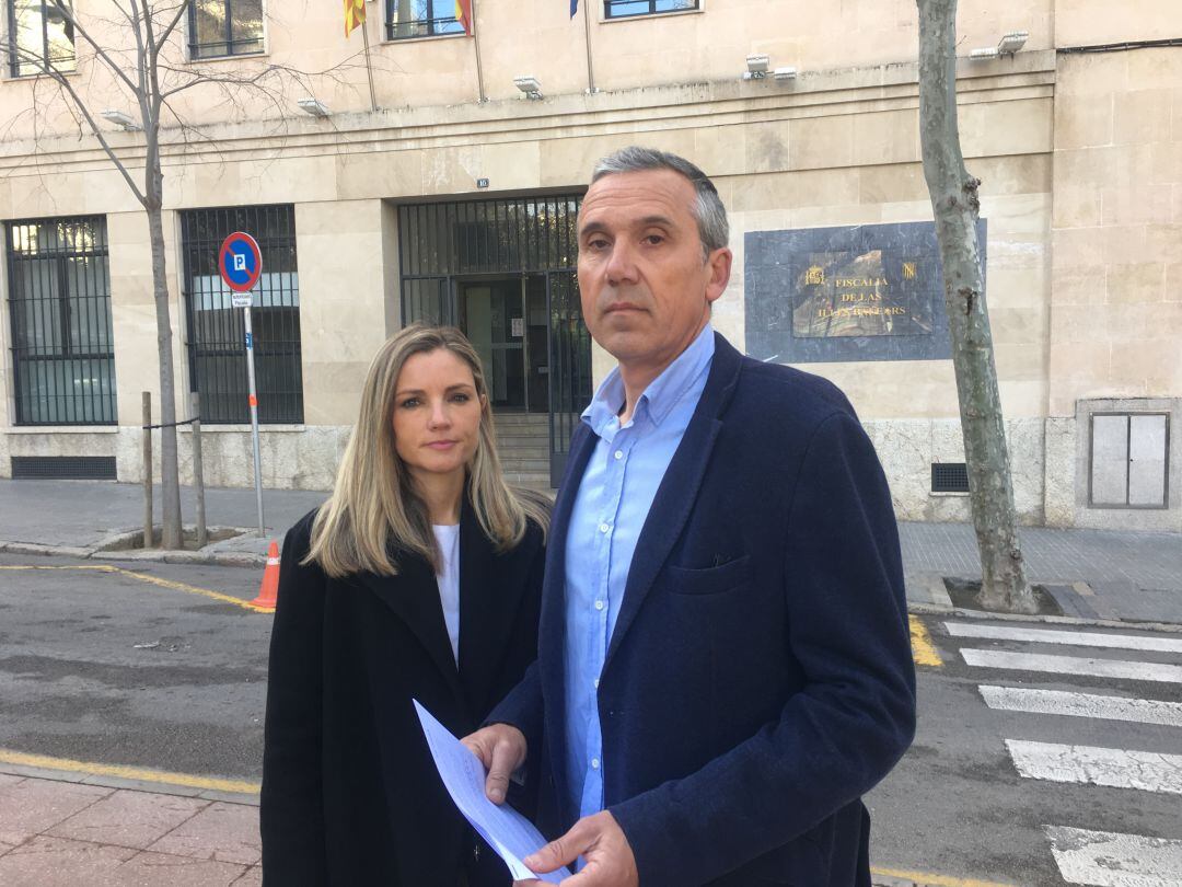 El concejal de Ciudadanos en Andratx, Gaspar Palmer, y la secretaria de Acción Institucional en Balears, Patricia Guasp