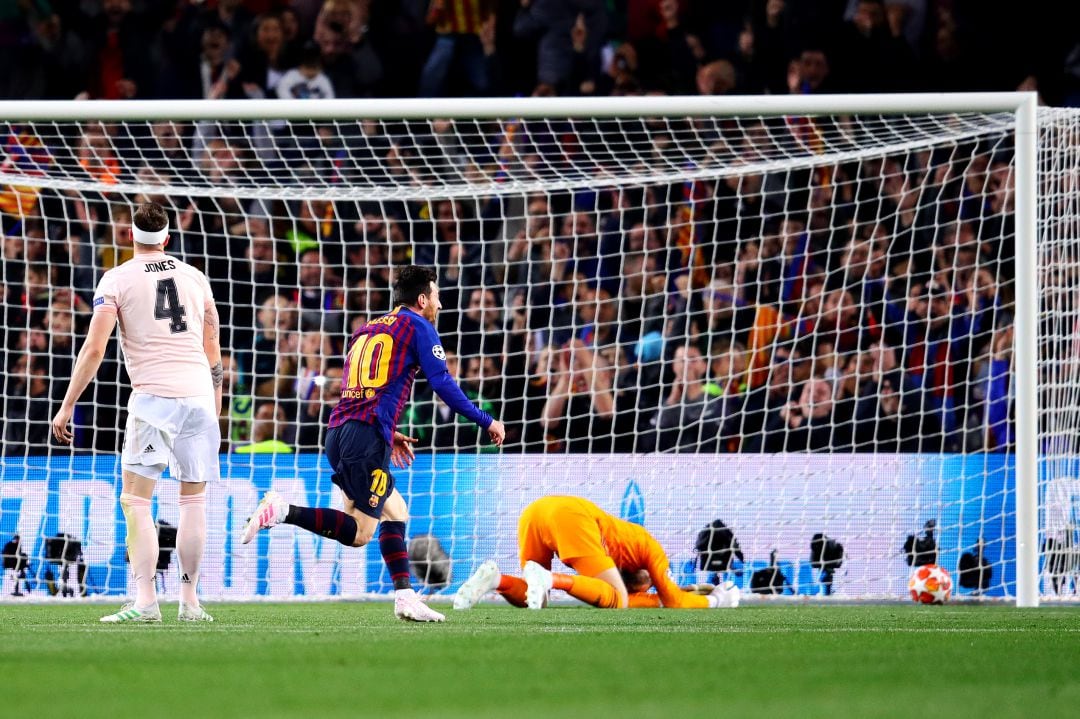 Messi marca el segundo gracias al error de De Gea. 