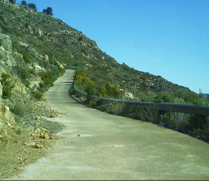 Carretera de ascenso al Mas de la Costa