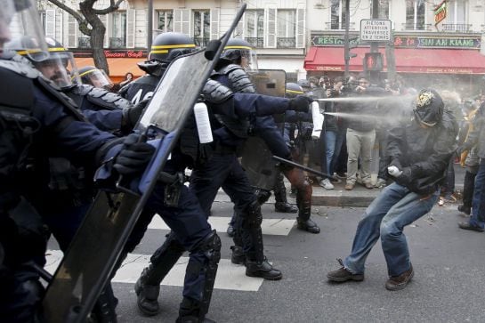 Enfrentamientos en París durante las concentraciones contra el cambio climático.