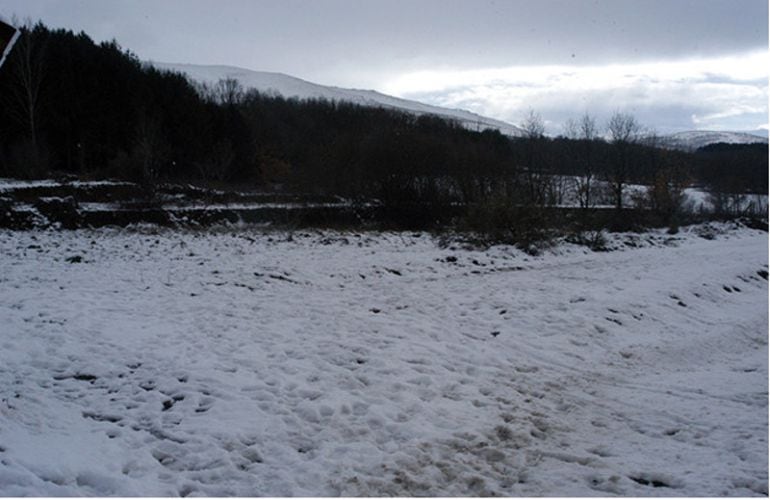 El Ayuntamiento de Piornal aconseja no coger el coche por la nevada en la población más alta de extremadura