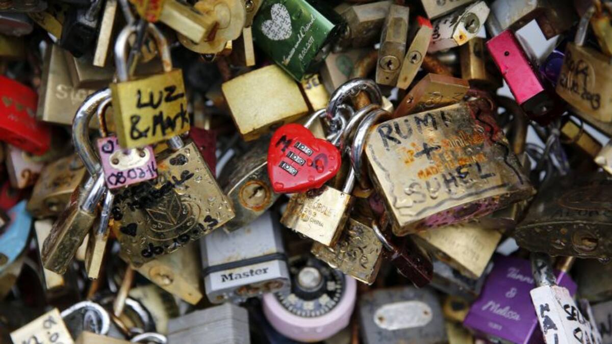 París subasta los candados del amor