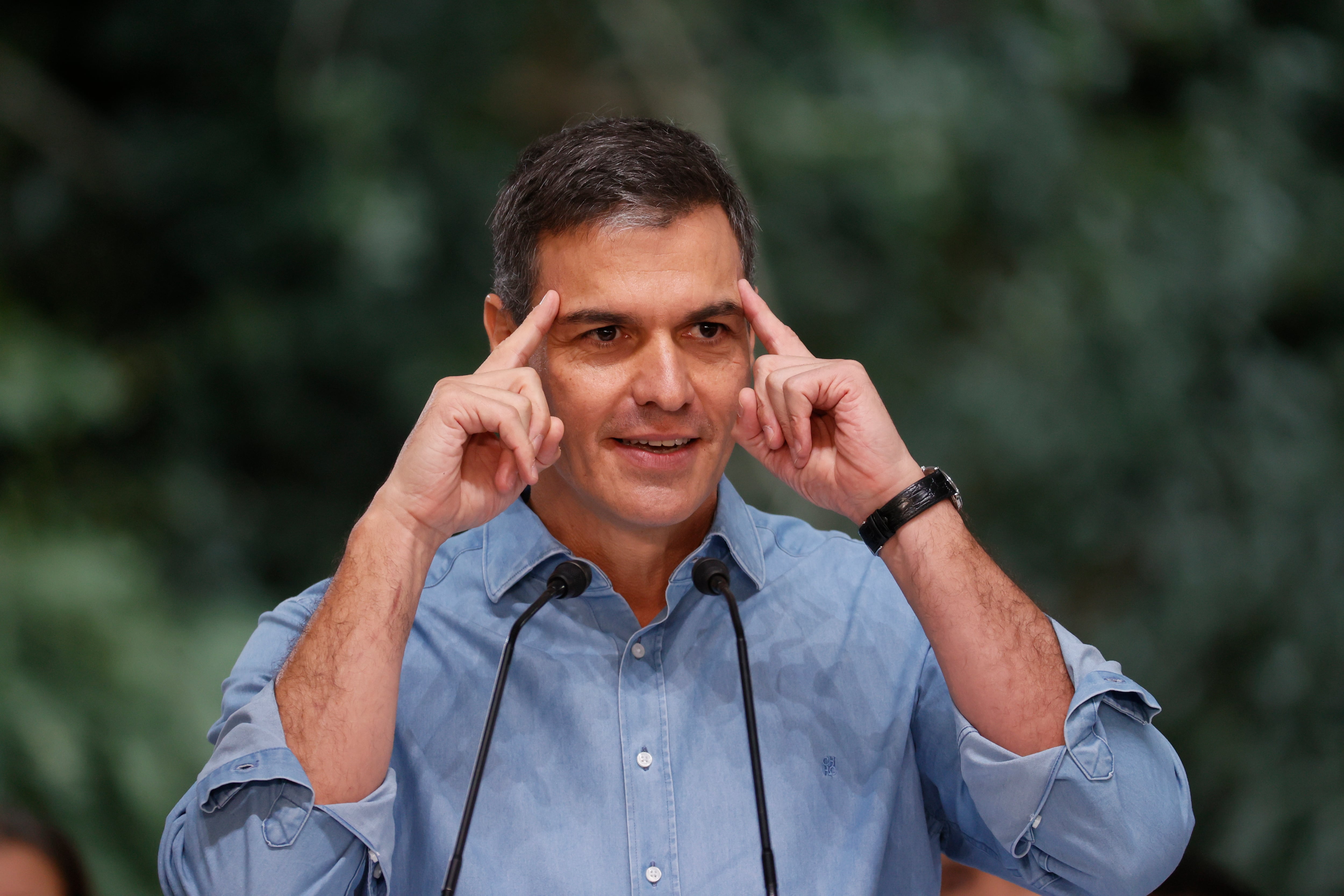 El presidente del Gobierno en funciones y secretario general del PSOE, Pedro Sánchez durante su intervención en la fiesta de los socialistas gallegos en Sigüeiro (A Coruña), este domingo. EFE/Lavandeira jr