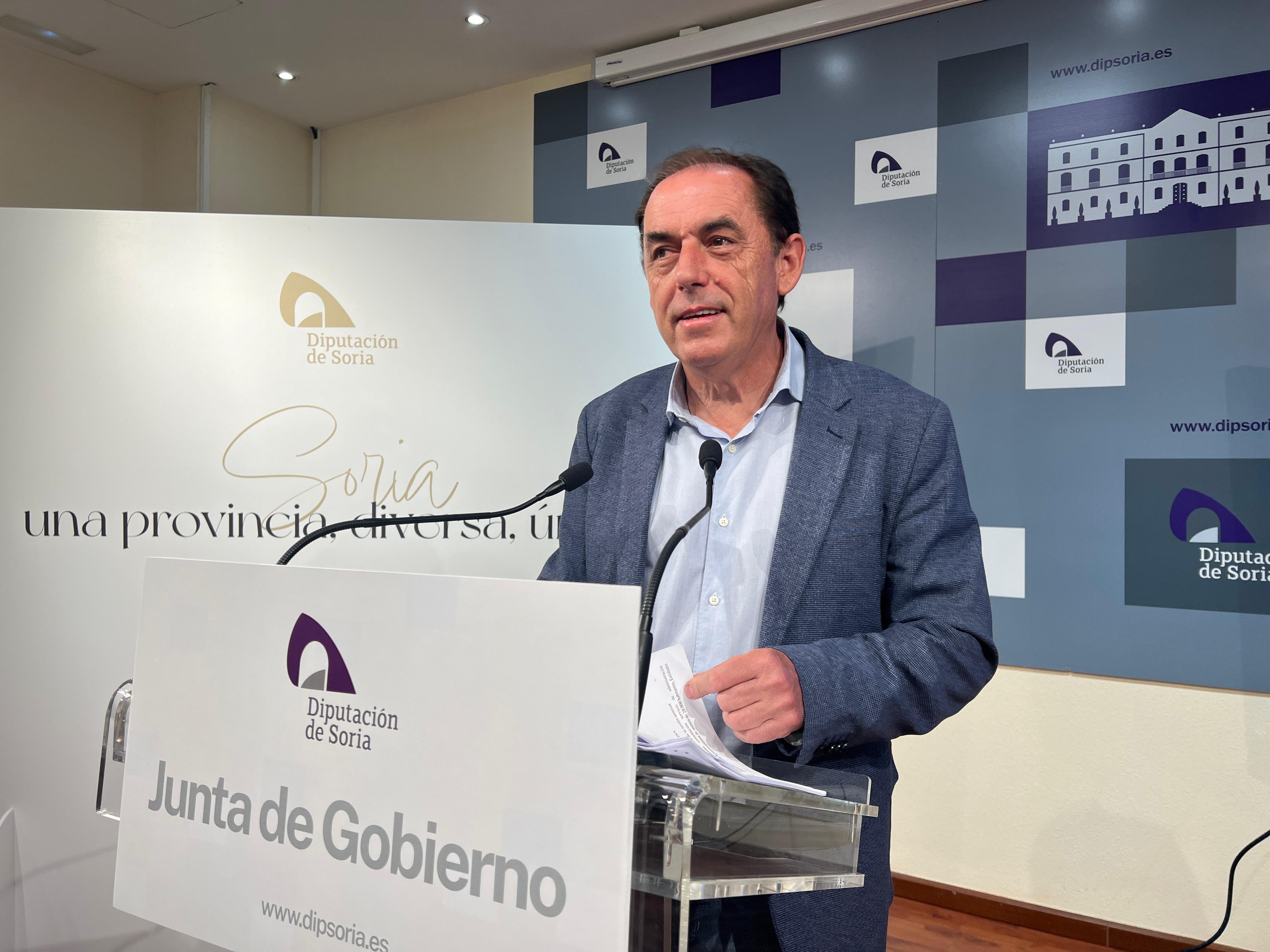 Benito Serrano, presidente de la Diputación Provincial de Soria, en rueda de prensa.