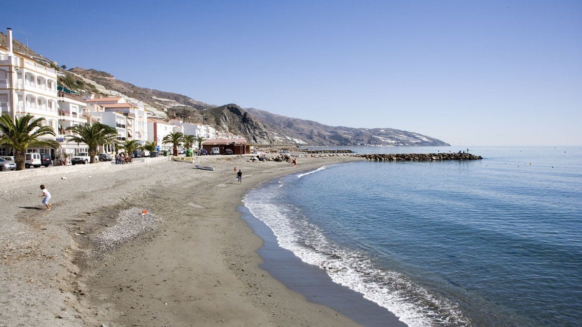 Playa de la Mamola (Granada)