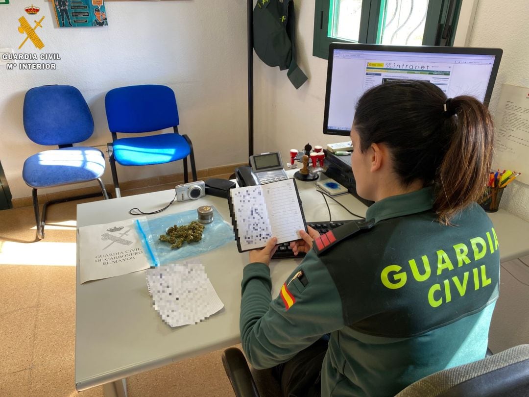 La Guardia Civil desarticula un punto de venta de drogas a menores en Carbonero el Mayor