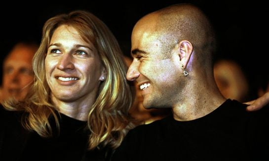 Agassi mira a Steffi Graf, su segunda esposa